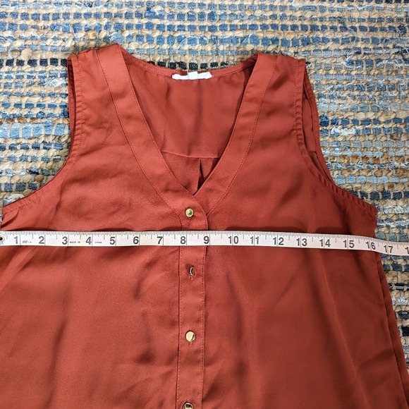 Rust Sleeveless Button Front Blouse Cami Top XS Lightweight Flowy Office Siren E - Picture 5 of 6